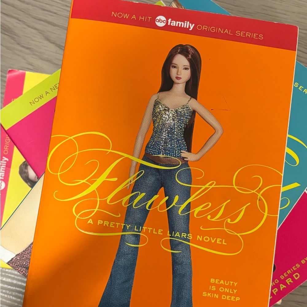 Pretty Little Liars “Flawless” Book